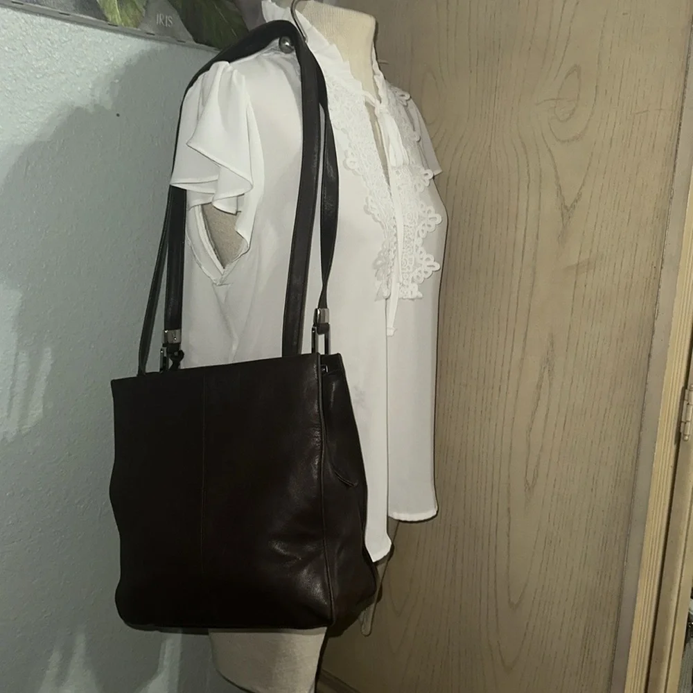 Elegant Brown Leather unisex Bag (NWOT )